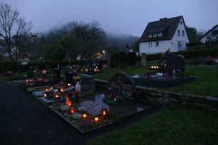 „Seelenlichter“ auf dem Naumburger Friedhof